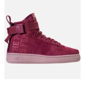 WOMEN'S NIKE SF AIR FORCE 1 MID BOOTS